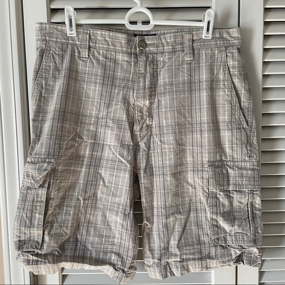 Dockers gray & white plaid cargo shorts